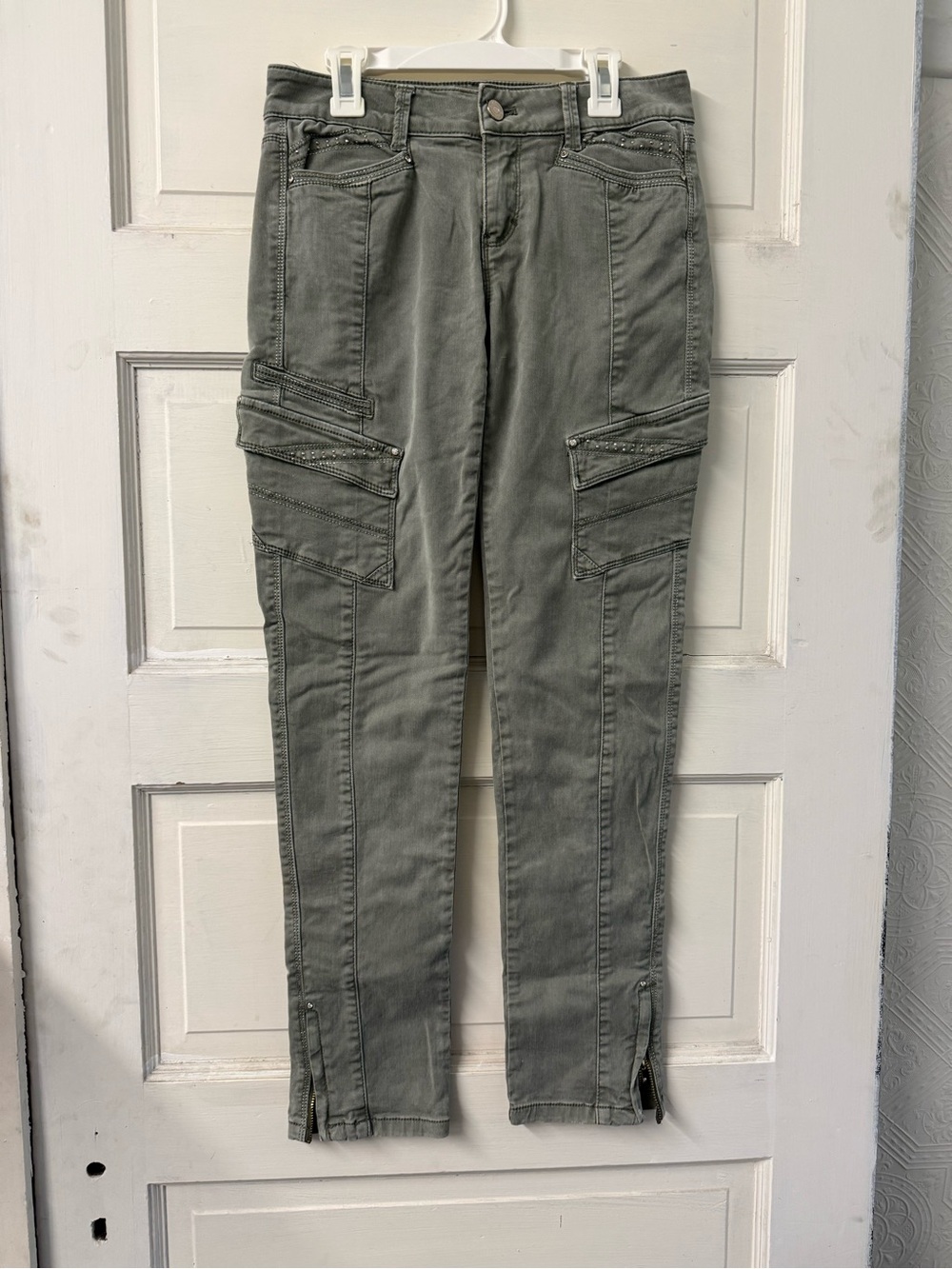 Women’s Cargo Skinny Pants in Olive Gray